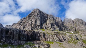 The morning sun hitting Carn Dearg Buttress